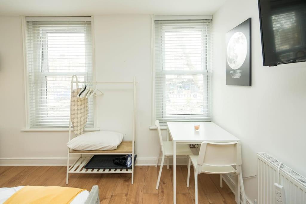 Spacious Studio For Up To 4! Sofa Bed Londres Extérieur photo