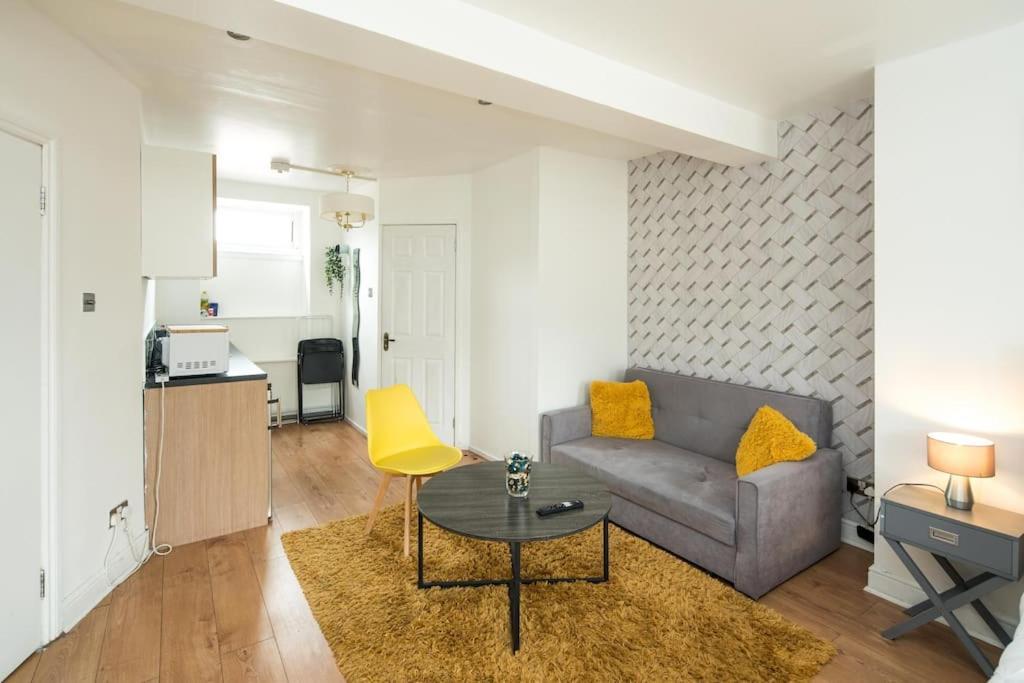 Spacious Studio For Up To 4! Sofa Bed Londres Extérieur photo