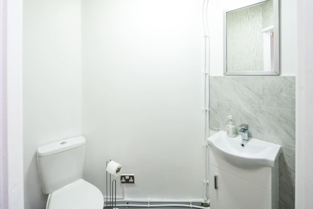 Spacious Studio For Up To 4! Sofa Bed Londres Extérieur photo