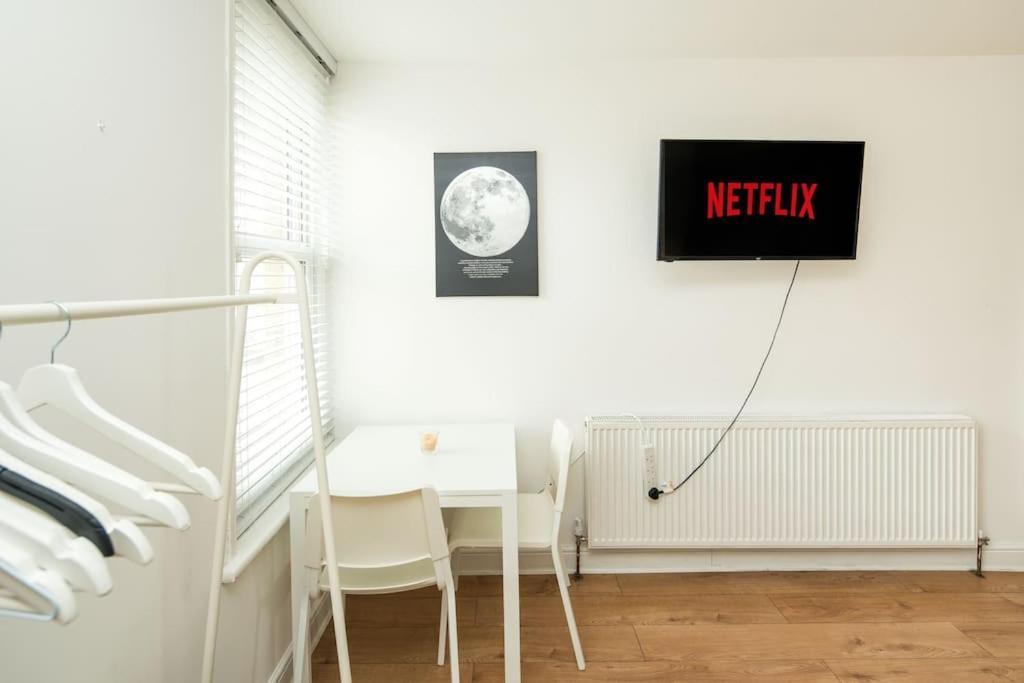 Spacious Studio For Up To 4! Sofa Bed Londres Extérieur photo