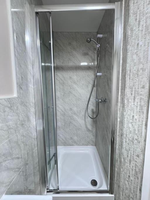 Spacious Studio For Up To 4! Sofa Bed Londres Extérieur photo